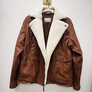 UNIVERSAL THREAD faux leather/ faux fur collar
bomber jacket. sz small.